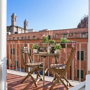 https://townhouse-by-the-spanish-steps.it-romehotels.com